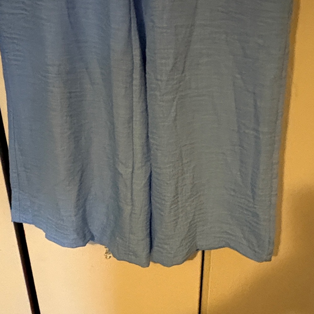 Chic Blue V-Neck Blouse - Picture 4 of 5